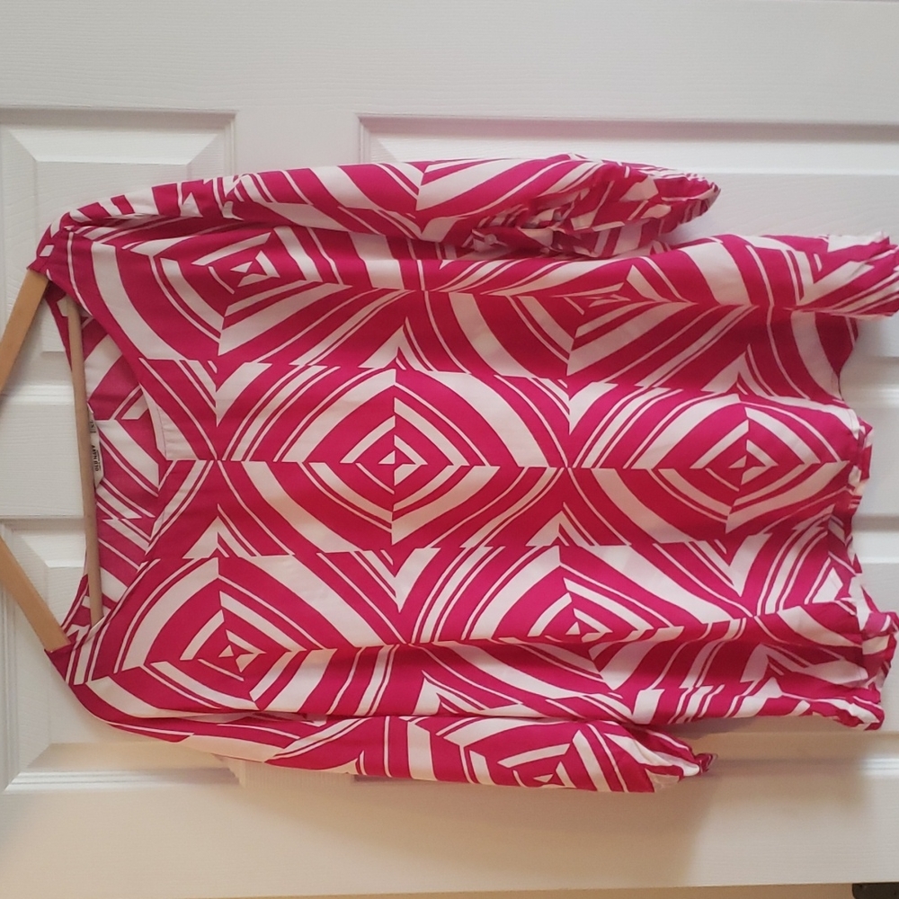Geometric Print Top with Tab Sleeves Sz XL